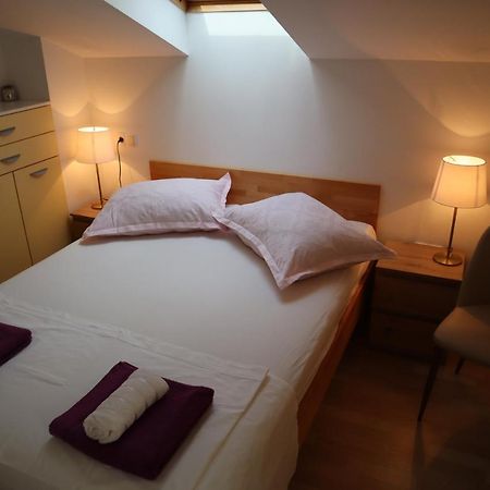 אומיס Apartments Iva Und Franka מראה חיצוני תמונה