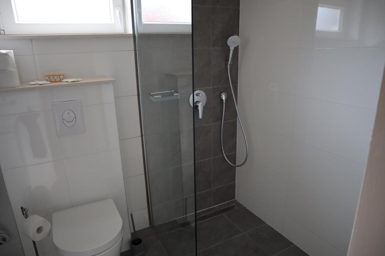 אומיס Apartments Iva Und Franka מראה חיצוני תמונה