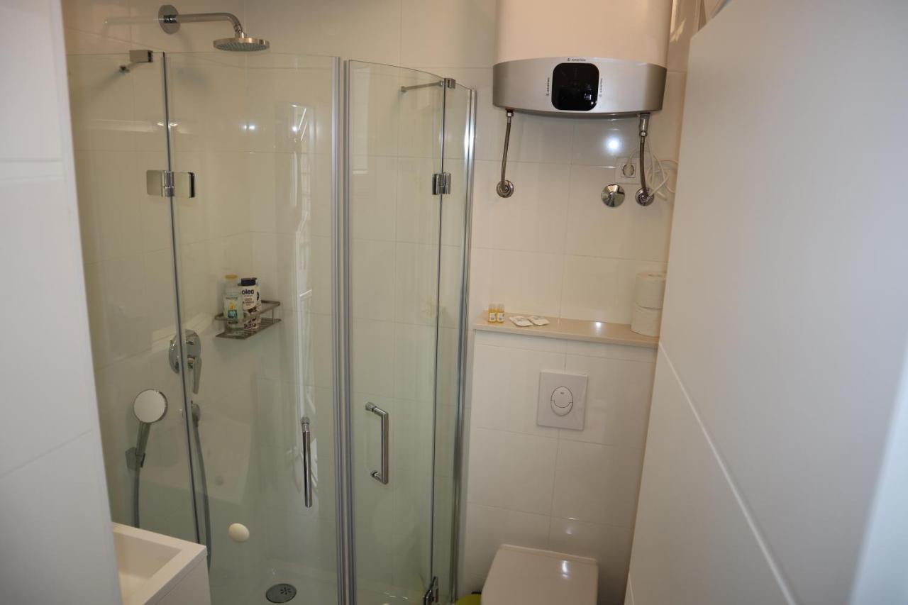 אומיס Apartments Iva Und Franka מראה חיצוני תמונה