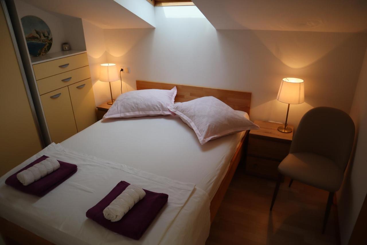 אומיס Apartments Iva Und Franka מראה חיצוני תמונה