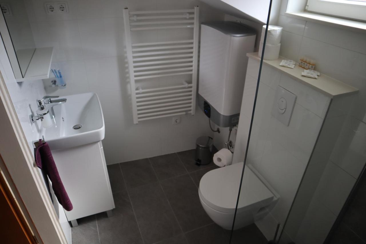 אומיס Apartments Iva Und Franka מראה חיצוני תמונה