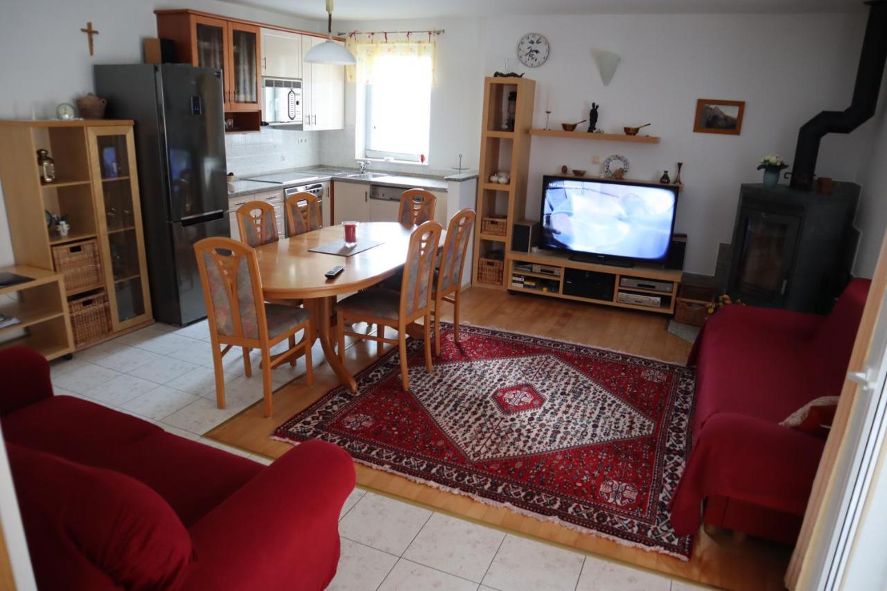 אומיס Apartments Iva Und Franka מראה חיצוני תמונה
