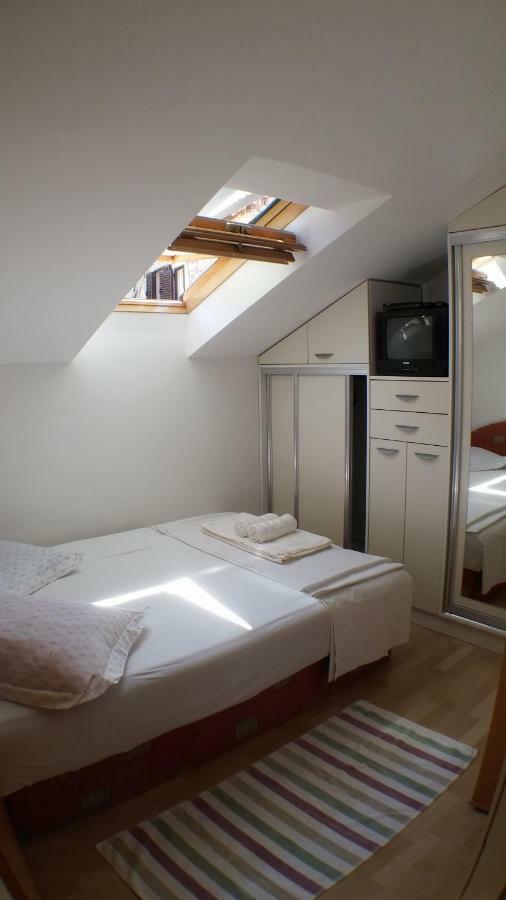 אומיס Apartments Iva Und Franka מראה חיצוני תמונה