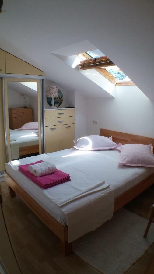אומיס Apartments Iva Und Franka מראה חיצוני תמונה
