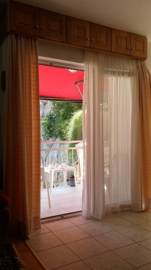 אומיס Apartments Iva Und Franka מראה חיצוני תמונה
