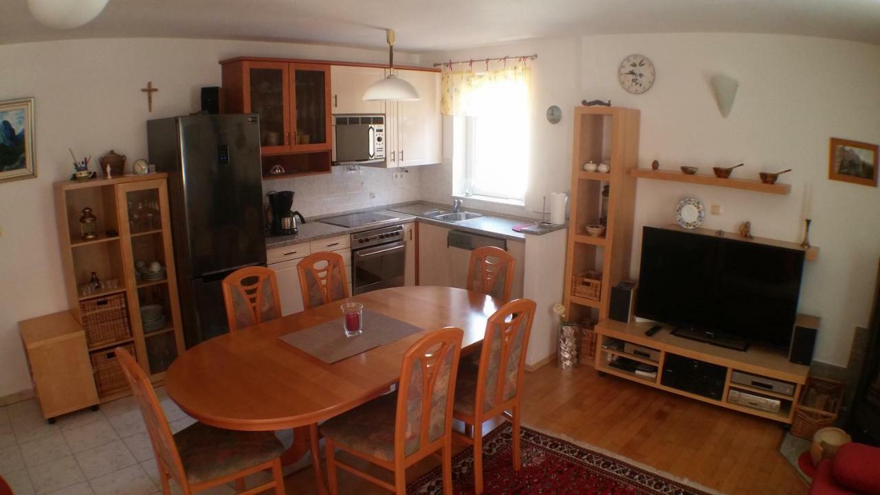 אומיס Apartments Iva Und Franka מראה חיצוני תמונה