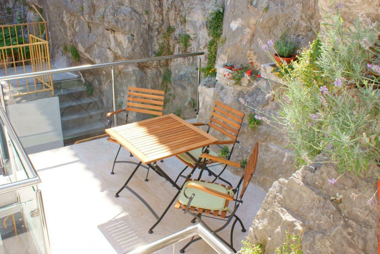 אומיס Apartments Iva Und Franka מראה חיצוני תמונה