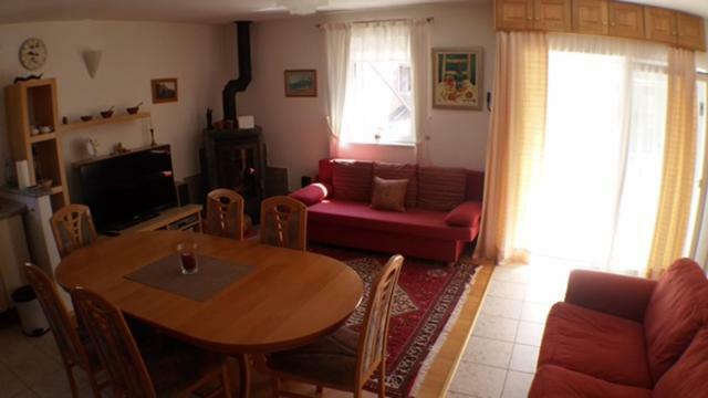 אומיס Apartments Iva Und Franka מראה חיצוני תמונה