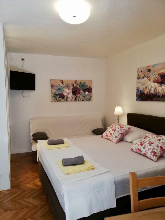 אומיס Apartments Iva Und Franka מראה חיצוני תמונה