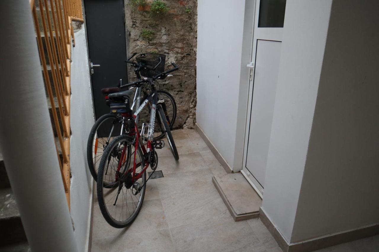 אומיס Apartments Iva Und Franka מראה חיצוני תמונה