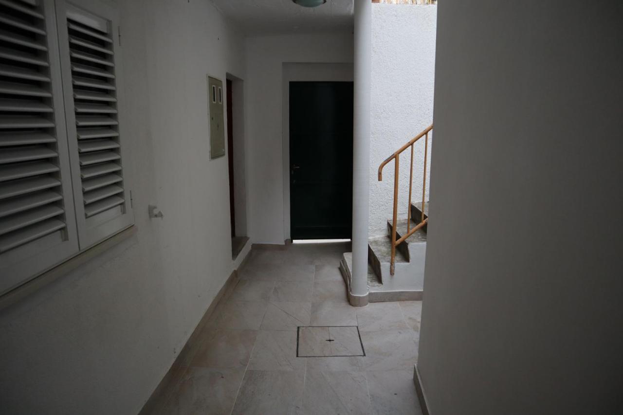 אומיס Apartments Iva Und Franka מראה חיצוני תמונה