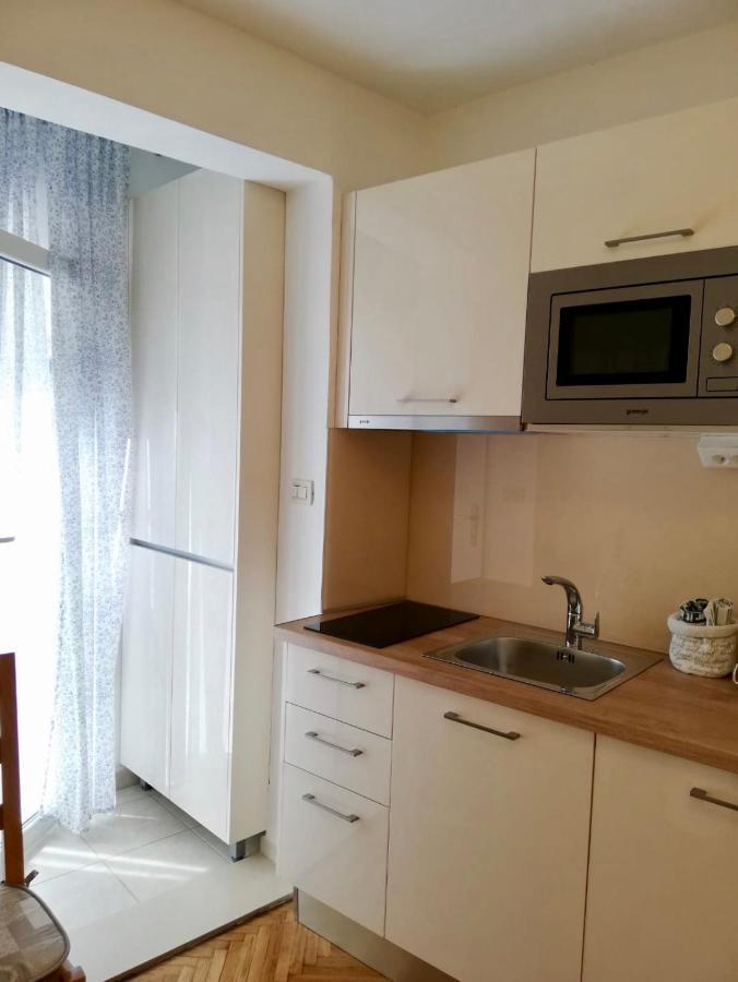 אומיס Apartments Iva Und Franka מראה חיצוני תמונה