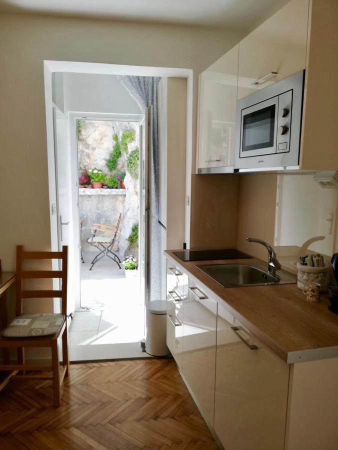 אומיס Apartments Iva Und Franka מראה חיצוני תמונה