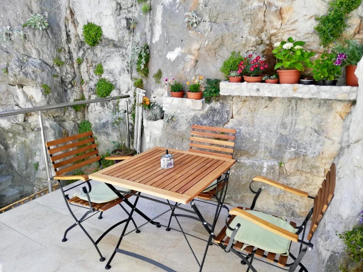 אומיס Apartments Iva Und Franka מראה חיצוני תמונה