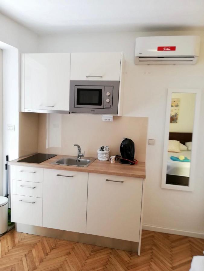 אומיס Apartments Iva Und Franka מראה חיצוני תמונה